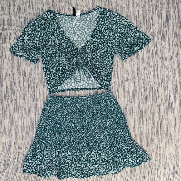 H&M Floral Pattern Top (Part of Set) Size M - Picture 4 of 4